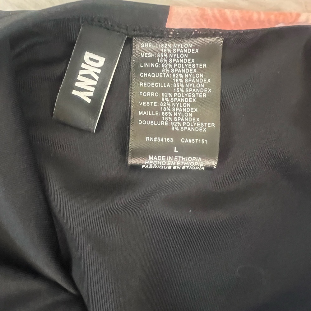 ☀️NWT DKNY tummy control swimsuit. Size large - Picture 7 of 8